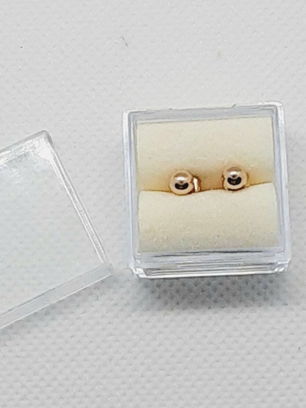 NEW 14kt yellow gold ball minimalist post earrlings - Picture 5 of 5